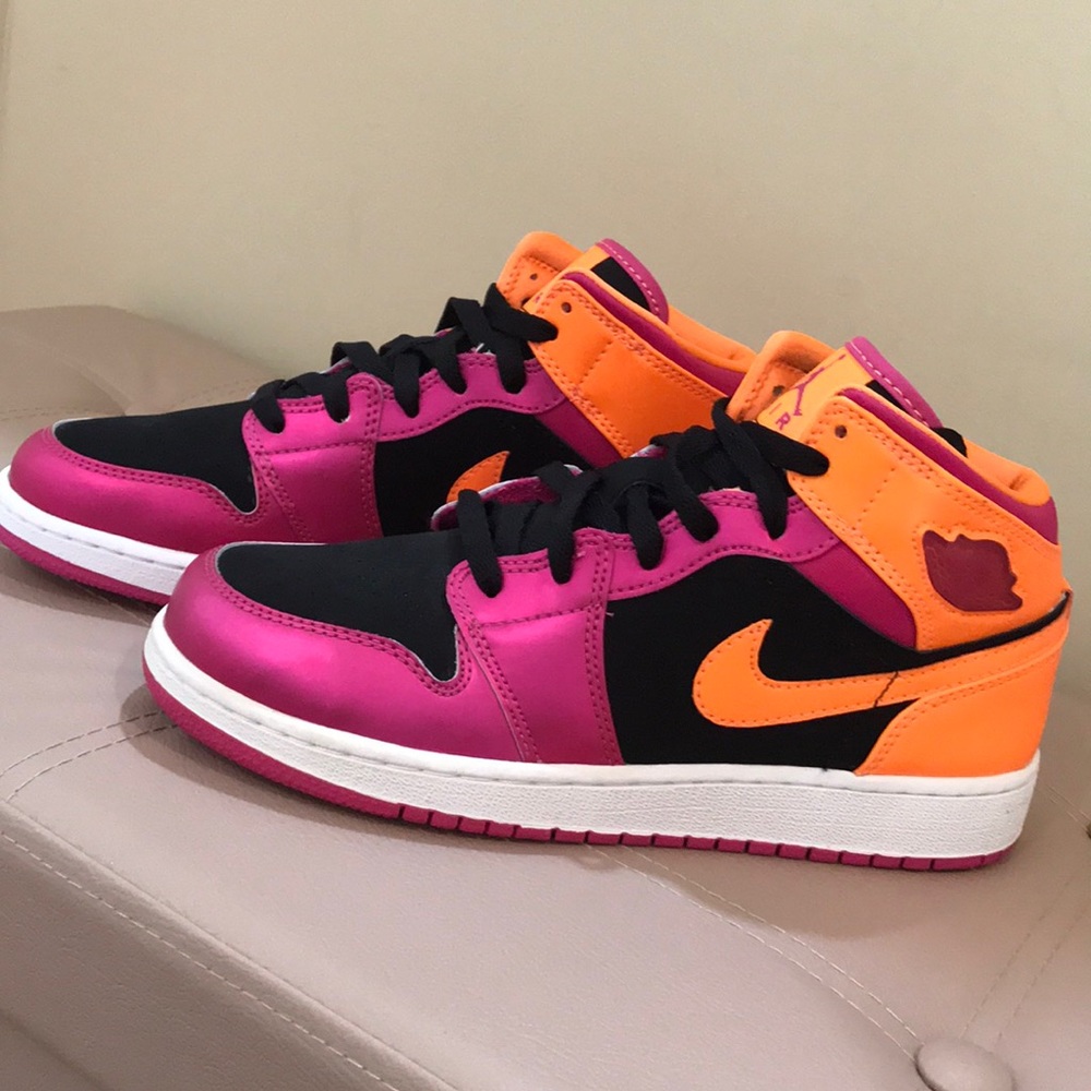 RARE Nike Air Jordan 1 Retro Mid GS